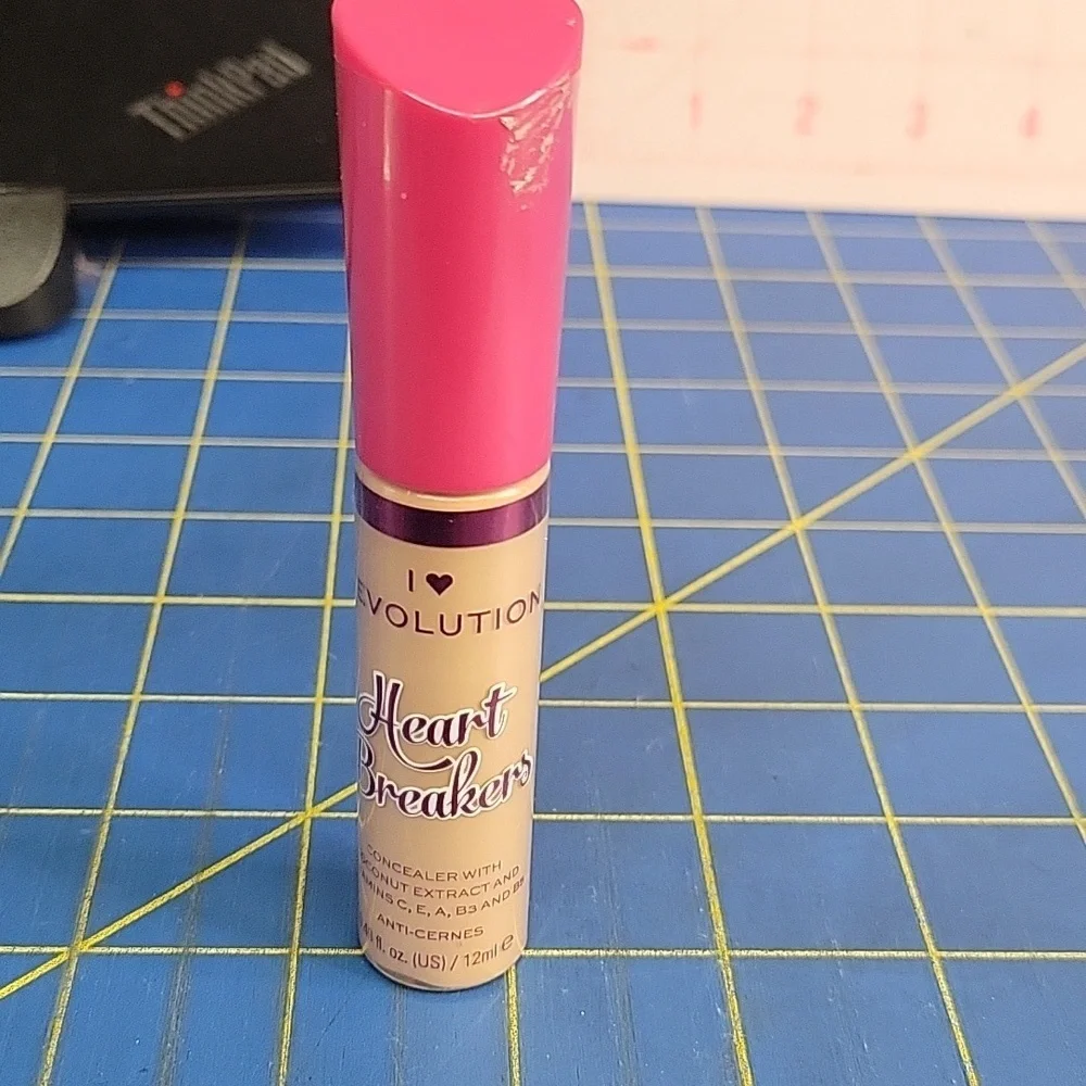 I ❤️ Revolution Heart Breaker Concealer 12ml Bisquit New